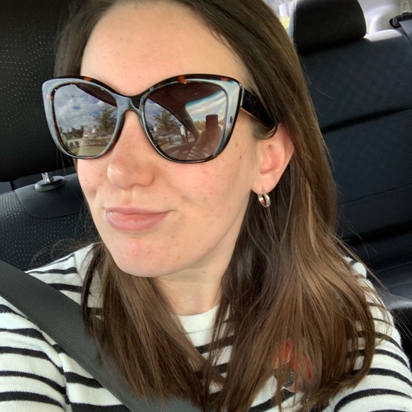 Meet your Posher, Casey - Picture 2 of 3